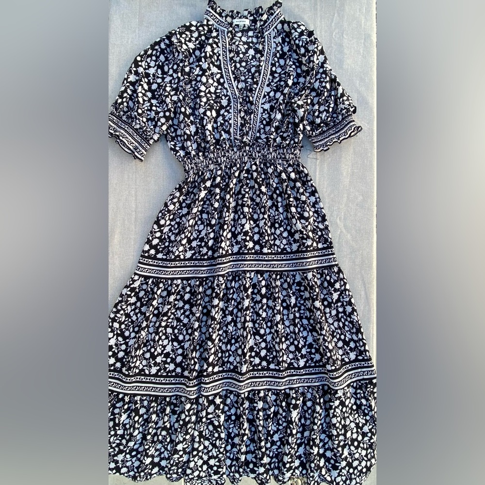 Max Studio Black and White Floral Ruffle
Short Sleeve Maxi Dress XL